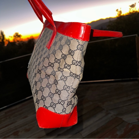 Gucci: Jacquard Monogram GG Red Leather Trimmed Tote Bag - Picture 11 of 17